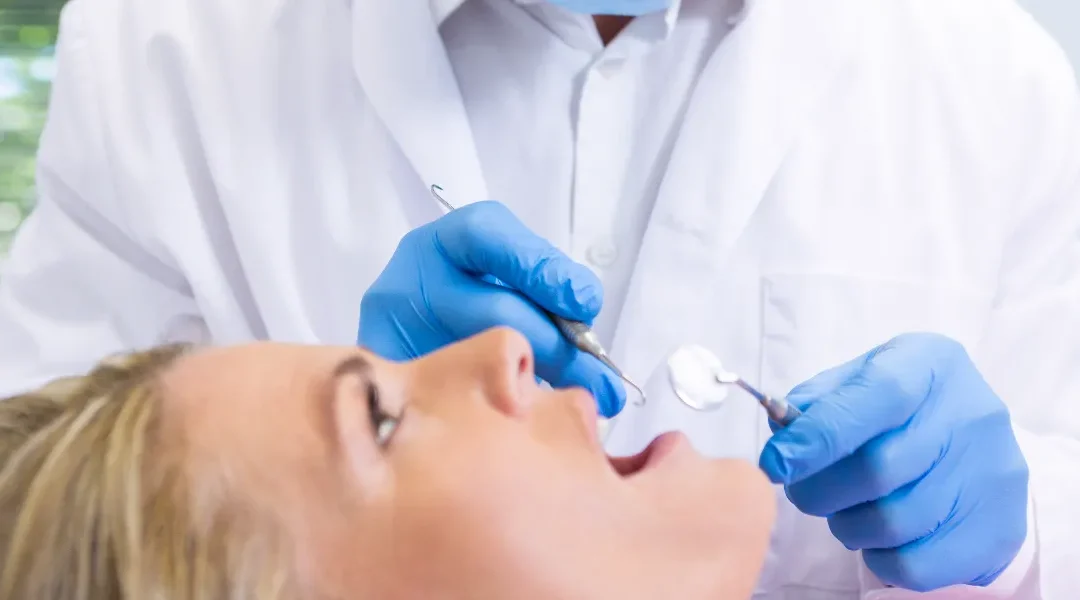 Stomatološki pregled kroz životne dobi: protokoli, intervali i specifični rizici (djeca, adolescenti, trudnoća, seniori)