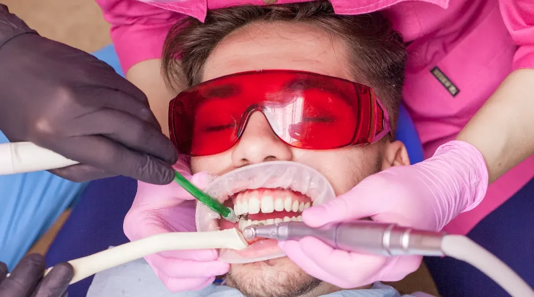 Prednosti implantološke terapije uz sedaciju: smanjenje stresa, kontrola boli i preciznost zahvata